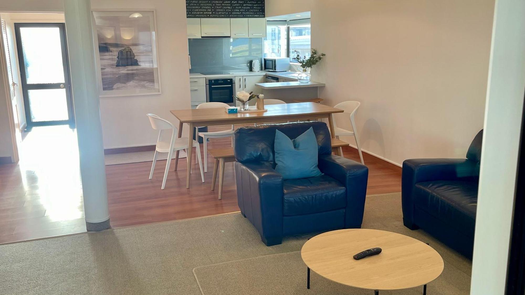The Nautilus Hotel Napier Kültér fotó A typical apartment at the University of Tasmania's New College