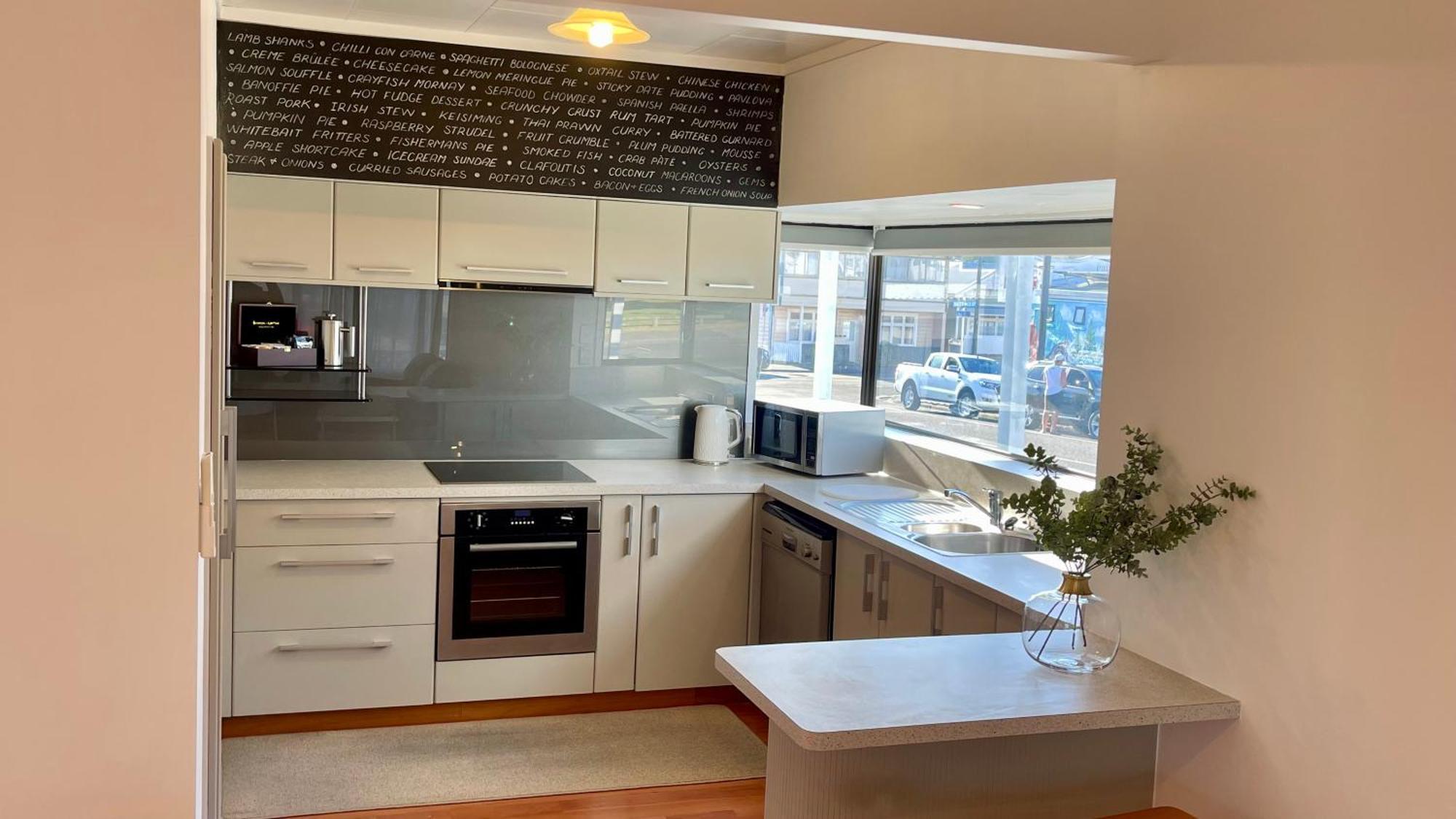 The Nautilus Hotel Napier Kültér fotó A modern kitchen