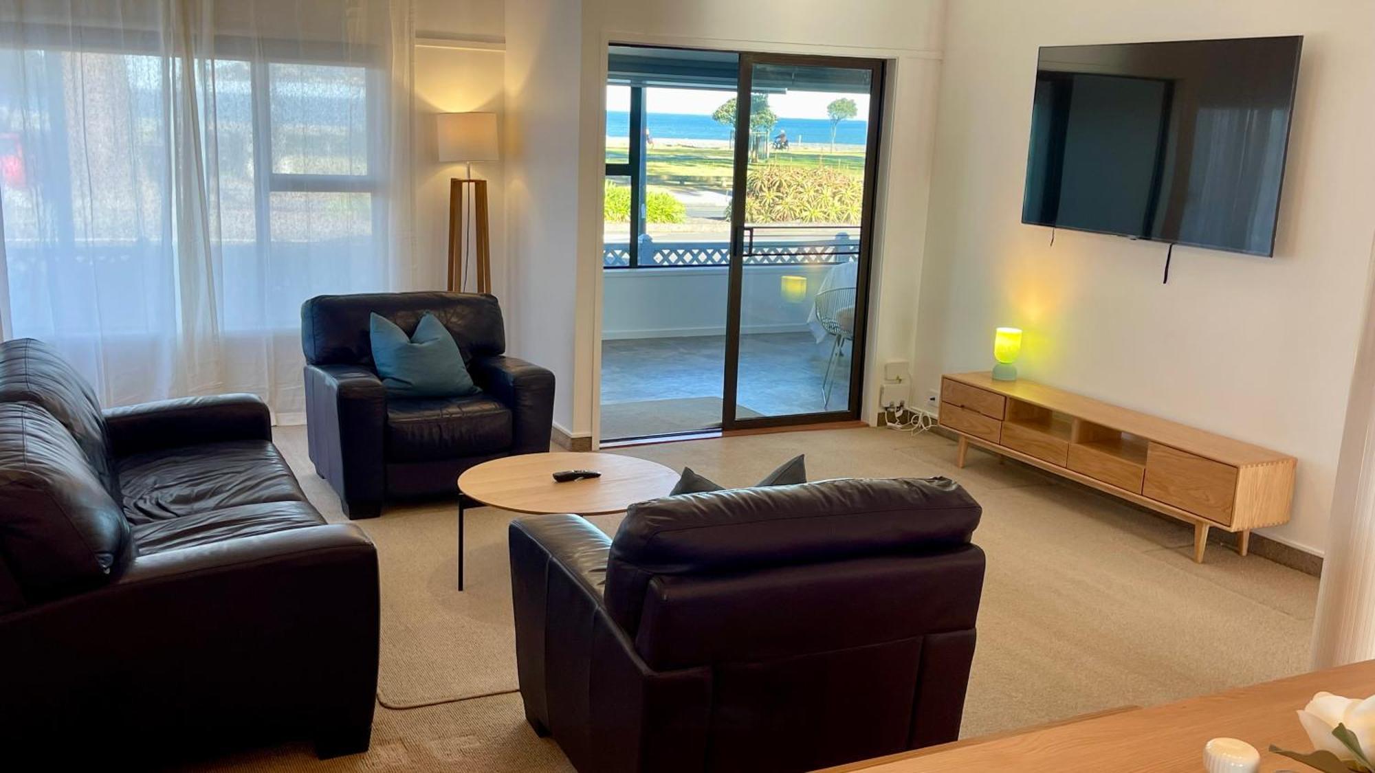The Nautilus Hotel Napier Kültér fotó Living room at the Bayview Hotel, 2019